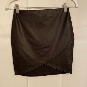 Black skirt - size 6 - no pockets